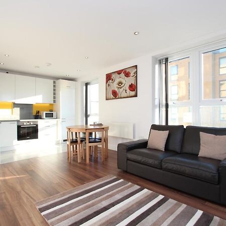 Contemporary Apartments With Secure Parking Reading Exterior photo