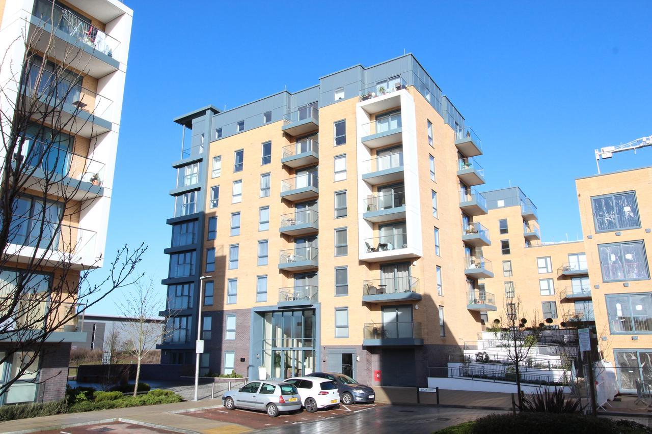 Contemporary Apartments With Secure Parking Reading Exterior photo